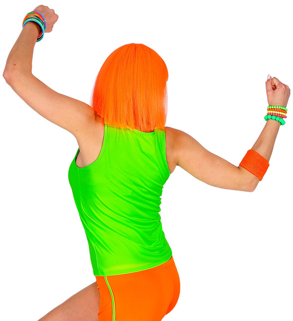 Fluogroen hemdje dames, neon disco outfit jaren 80 close-up