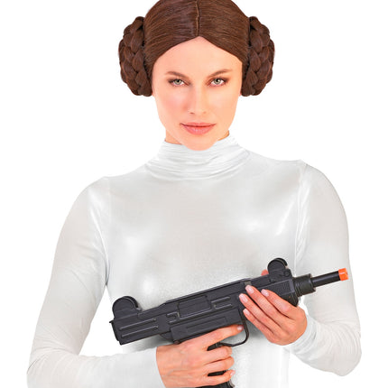 Pruik space princess gedragen bij een witte glanzende top, ideaal voor een sciencefictionfeest