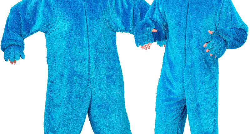 Snoep monster jumpsuit voor volwassenen in blauw pluche, gedragen door dame en heer met capuchon op