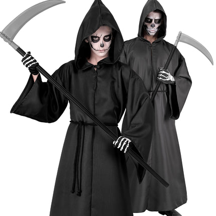 Inklapbare zeis vastgehouden bij zwarte gewaden met schedelschmink voor Halloween