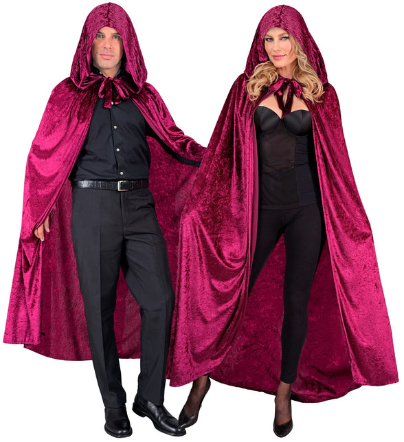Lange bordeaux cape met kap over zwarte kleding, voor- en zijaanzicht bij dames en heren
