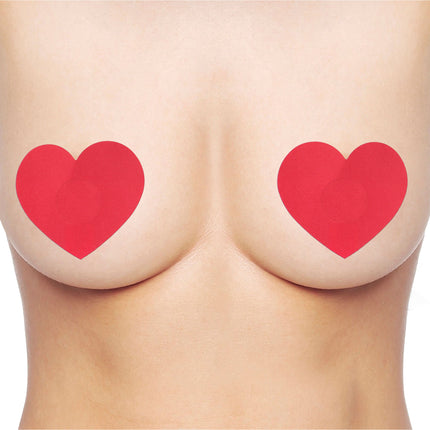 2 tepelstickers rood hart op de borst, effen rood met lichte glans in vooraanzicht