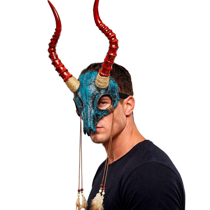 Sjamaan masker stier schedel met hoorns en veren detailopname – verkleedkleding