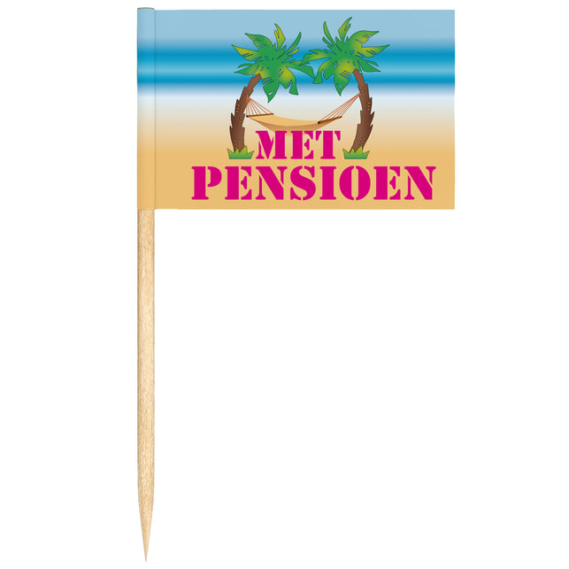 24 Cocktailprikkers 'Met Pensioen' vlaggetje met palmbomen, hangmat en roze tekst op strandprint