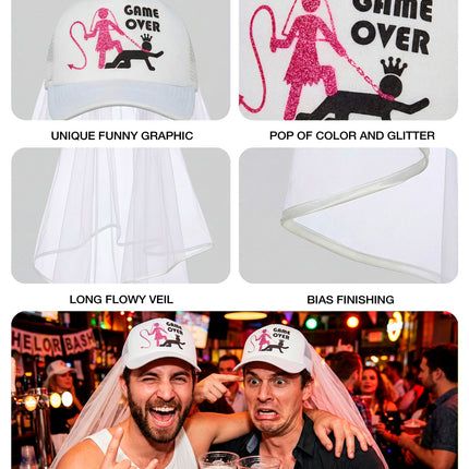 Detail van de game over pet: roze glitteropdruk en gebiesde rand van de witte sluier