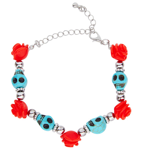 Armband met schedels en rozen met turquoiseblauwe doodskopjes, rode roosjes en zilveren kraaltjes