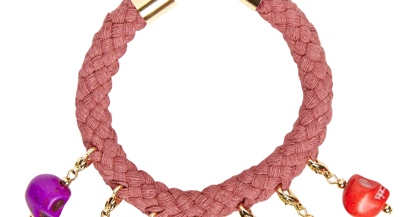 Armbandje met 7 doodskopjes