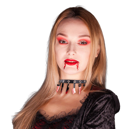 Halsband met mes bijl en zaag