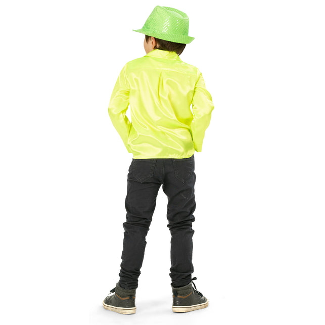 Achterkant van het neongele discoshirt met schouderpas en rugsplit in de glanzende stof