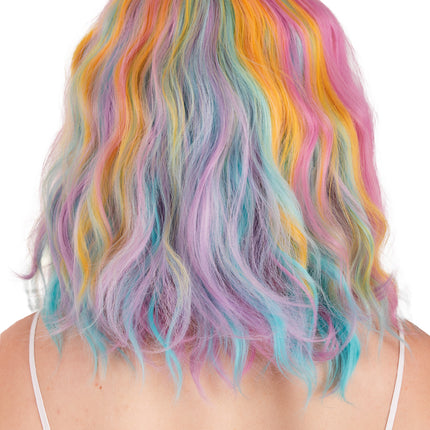 Achterkant pruik Alicia met losse waves en gemengde pastellokken op 40 cm haarlengte
