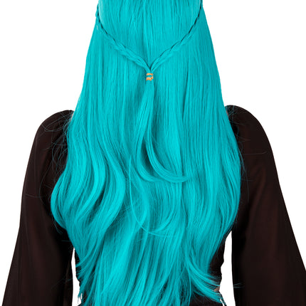 Achterkant pruik Eowyn turquoise met samengebonden vlechtstaartje en golvende punten