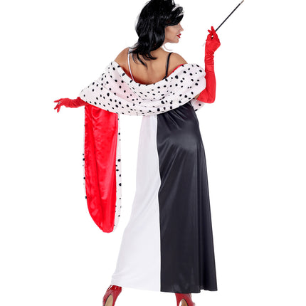 Achterzijde Cruella kostuum dames: witte cape met zwarte stippen en rode satijnen voering