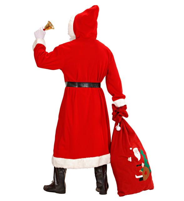 Achterzijde van het kerstmanpak: lang rood gewaad met puntige kap en witte rand langs de zoom