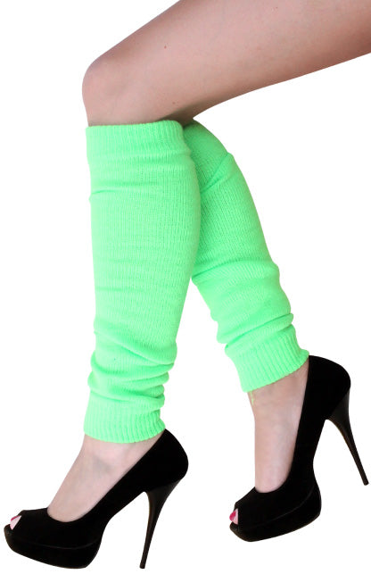 Beenwarmers fluor groen, gebreide neongroene beenstukken tot over de kuit, gedragen op een discofeest