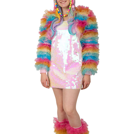 Beenwarmers met ruches gedragen bij een pailletjurk en regenbooglook op een discofeest