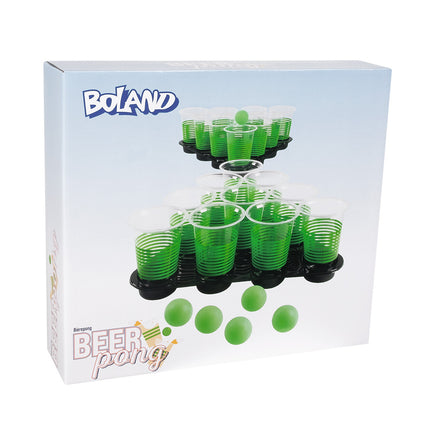 Beer pong set deluxe met groene bekers in piramide op zwarte dienbladen en lichtgroene balletjes
