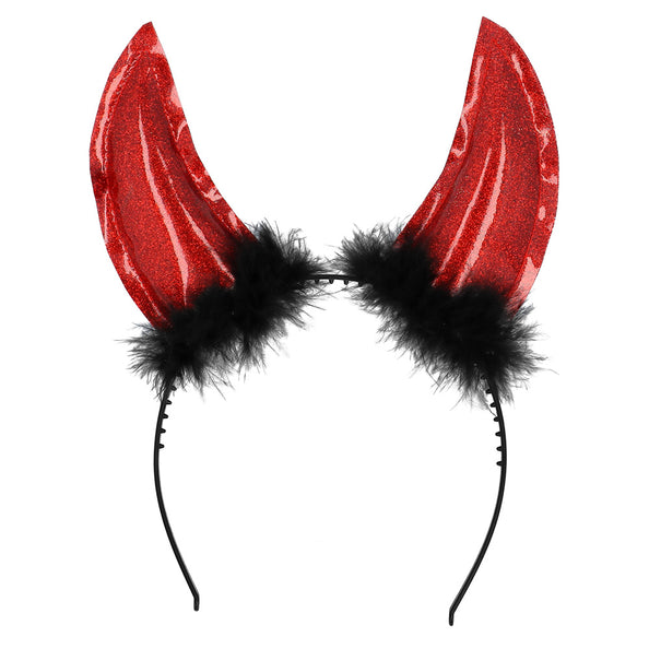 Diadeem duivel oren She-Devil met rode glitterhoorntjes en zwarte verenkrans op een smalle zwarte haarband
