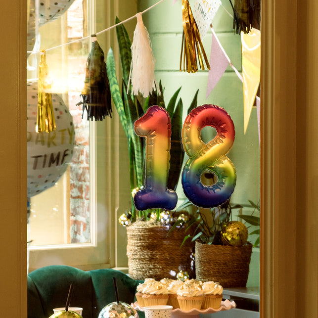 Boland Sticker Folieballon '8' regenboog