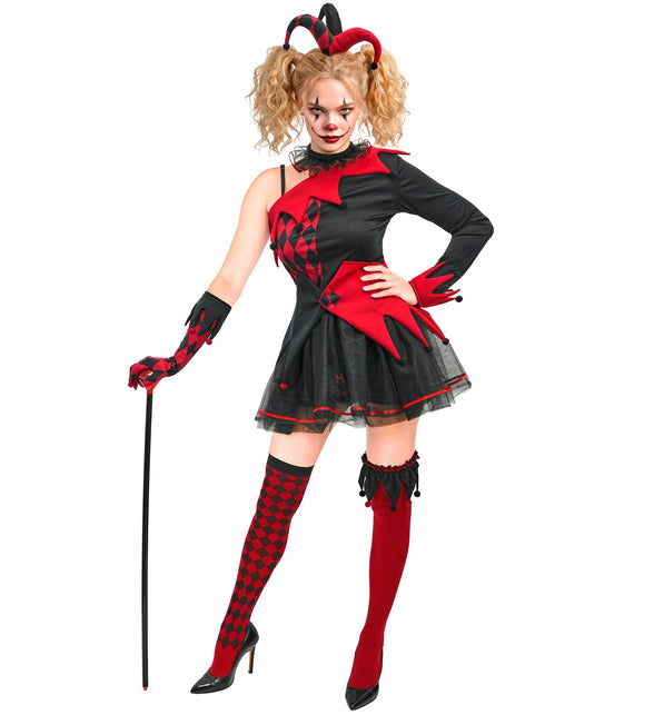 Boze nar jurk dames in rood en zwart met ruitpatroon, tule rok en narrenhoofddeksel voor Halloween