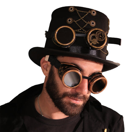 Bril steampunk gedragen door man met hoge hoed op een themafeest