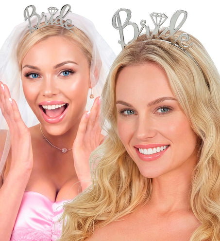 Bruids tiara zilver gedragen door twee dames op een vrijgezellenfeest
