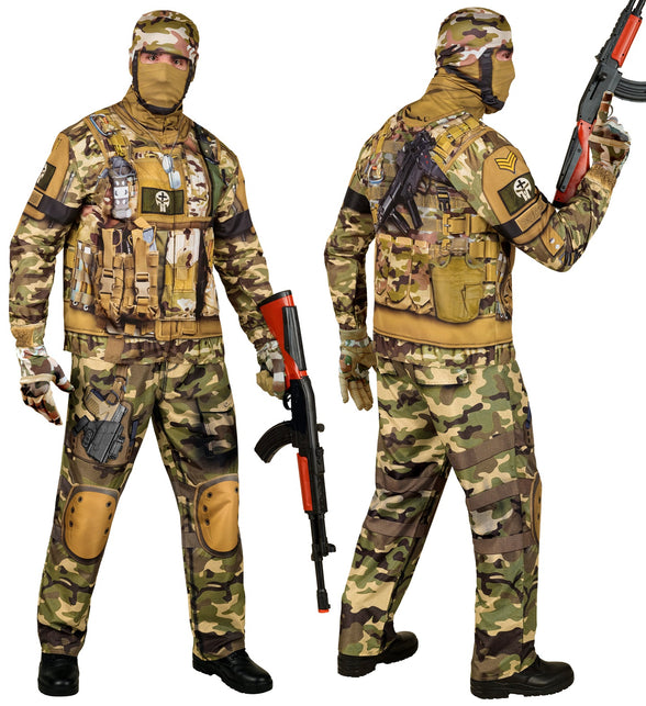 Camouflagepak soldaat Leo van voor en achter, met rangstreep op de mouw en opgedrukt tactisch vest
