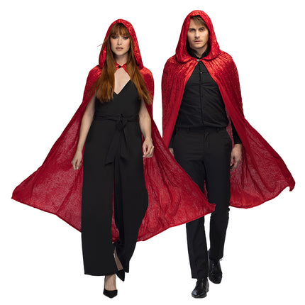 Cape Dawn rood, lange fluwelen cape met kap, gedragen door dame en heer bij Halloween