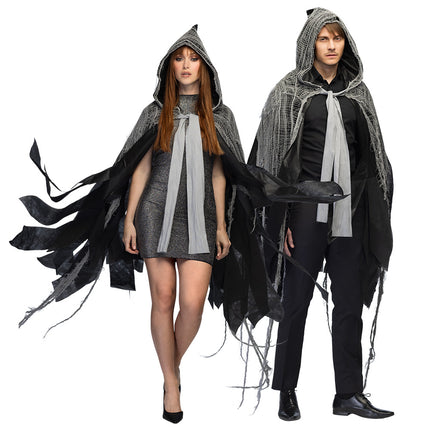 Cape Gloom in grijs en zwart met kap, gedragen door dame en heer voor Halloween