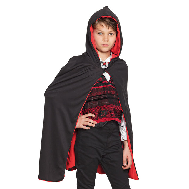 Cape kind Twilight met zwarte buitenzijde, rode voering en siersluiting bij de hals