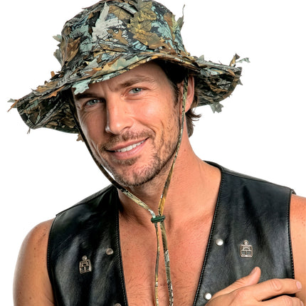 Close-up boonie hoed camouflage met kunststof stopper op het kinkoord