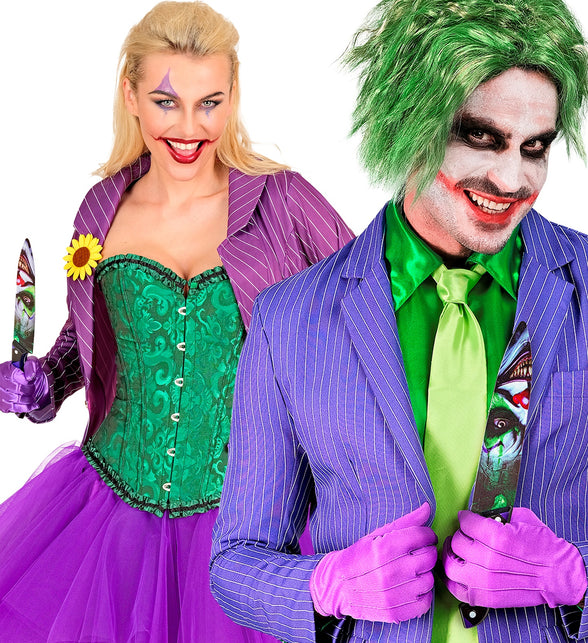 Clownmes met horrorgezicht in de hand bij een paars gestreept kostuum voor Halloween