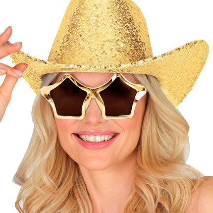 Cowboy hoed pailletten goud op het hoofd van een vrouw, rand omhoog gebogen