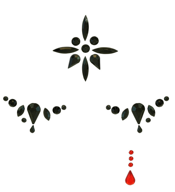 Detail van de gefacetteerde zwarte steentjes en rode druppel van gezichtsdecoratie vampier Nora