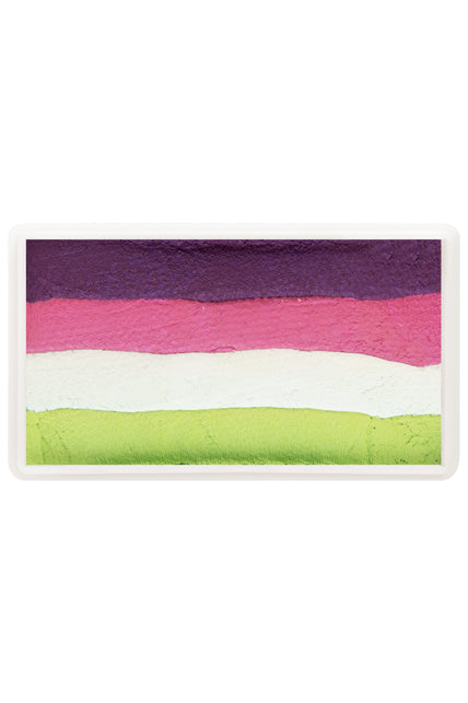 Detail van de splitcake: liggende banen paars, roze, wit en limoengroen schmink van 28 gram