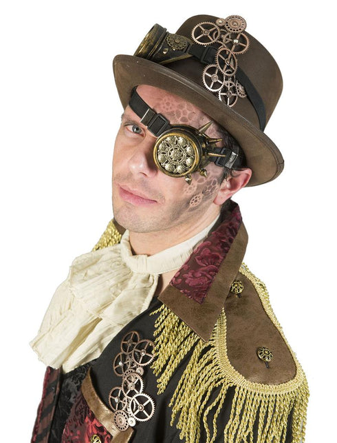 Detail van het steampunk pak heren: koperkleurige tandwieltjes, brokaatkraag en crème jabot