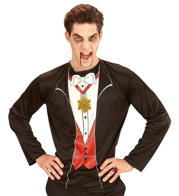 Detail van het vampiershirt: witte vlinderdas, gouden orde en rood vest met kettinkje