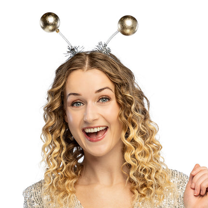 Diadeem globe goud met bollen op springveertjes en zilverkleurig klatergoud, gedragen voor Oud en Nieuw