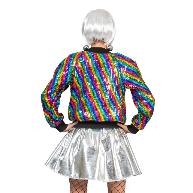 Disco jas Tessa achterkant met diagonale pailletten in regenboogstrepen en zwart geribde onderrand