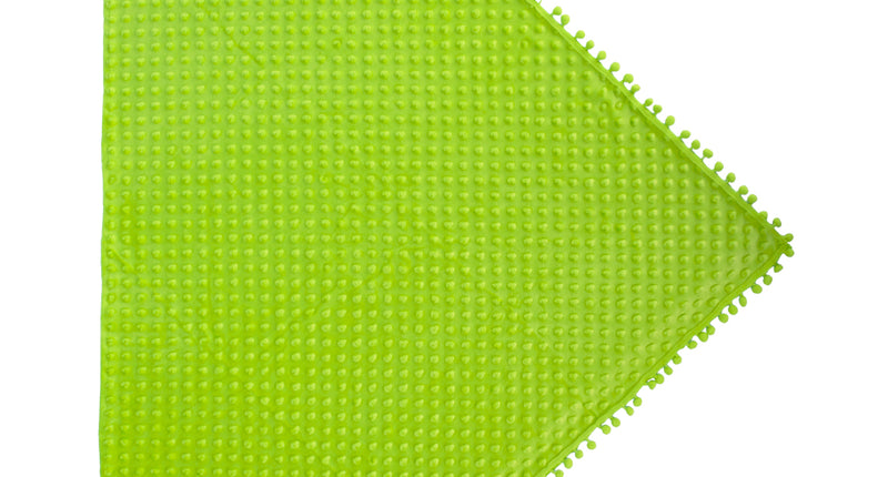 Driehoek sjaal Bubble neon groen, driehoekige polyester sjaal met bobbeltjesstructuur en pompomrand