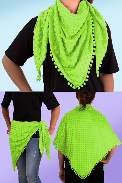 Driehoek sjaal Bubble neon groen gedragen om hals en heupen op zwart shirt, voor een neonfeest