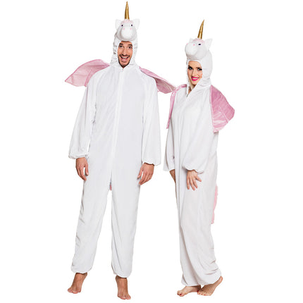 Eenhoorn onesie volwassenen in wit pluche met roze vleugels, gedragen door een man en een vrouw