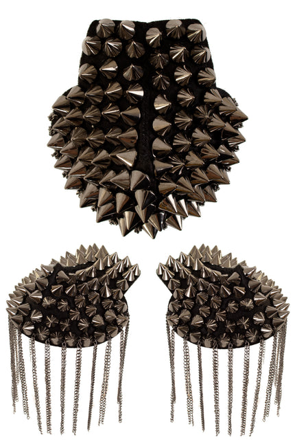 Epauletten met spikes: middenstuk en twee schouderstukken met zilverkleurige studs en hangende kettinkjes
