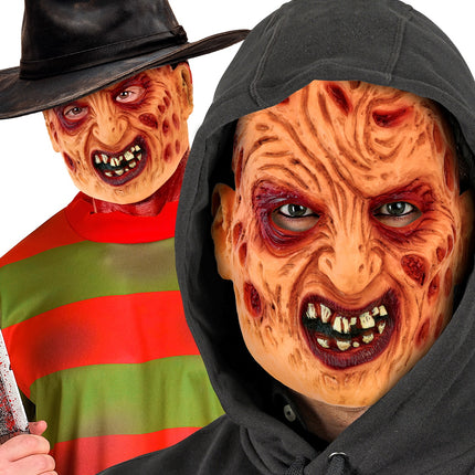 Freddy latex masker gedragen onder zwarte capuchon en onder bruine hoed, Halloween heren