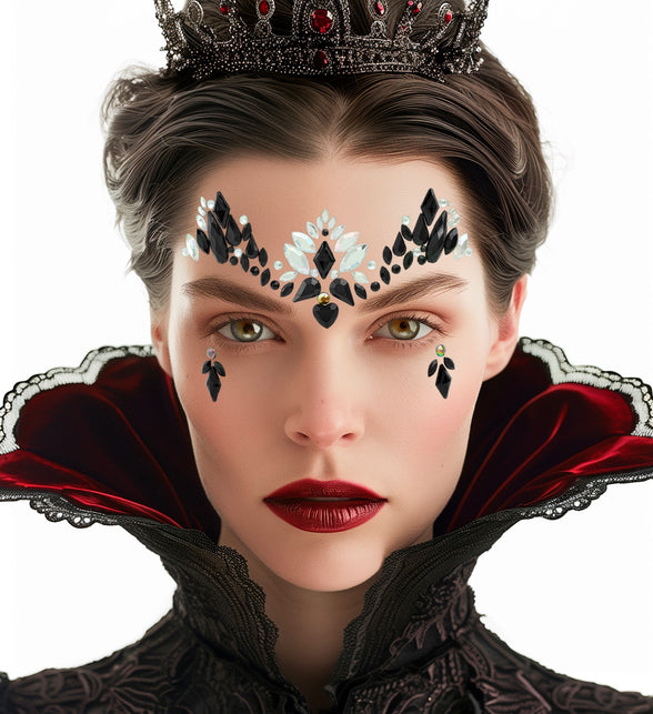 Gezichtsdecoratie gothic Lotte gedragen als donkere koninginnenlook voor Halloween