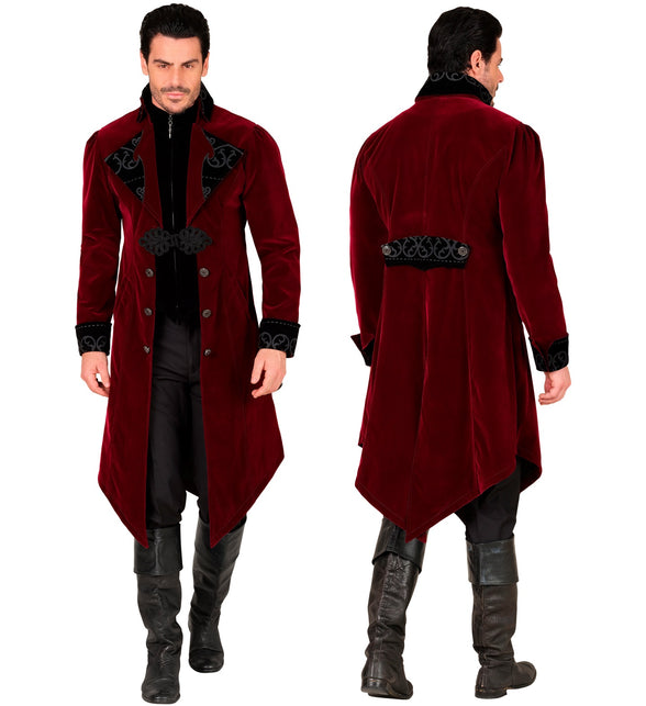 Gothic jas bordeaux heren gedragen op zwarte broek en laarzen, met zwart siergespje op de rug