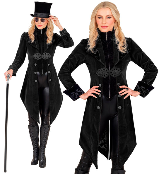 Gothic jas dame Vera in zwart fluweel met puntige panden en siergesp, gedragen op een halloweenfeest