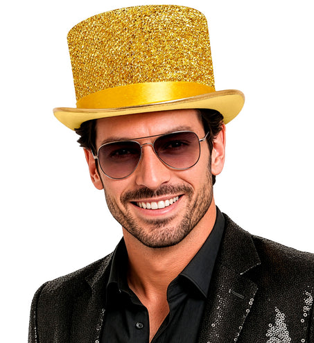 Gouden glitter hoge hoed op het hoofd van een man met glitterjasje voor een gala