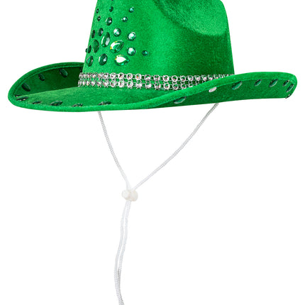 Groene cowboyhoed van de zijkant met opgekrulde rand en rij steentjes langs de boord