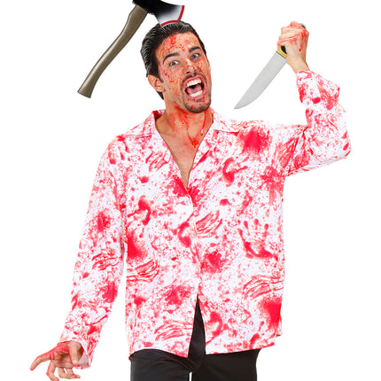 Hakbijl in hoofd op het haar gecombineerd met bebloed shirt op een horrorfeest