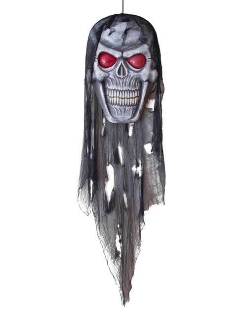 Hangdecoratie doodskop grijs met rode ogen en lange flarden zwart gaas voor Halloween
